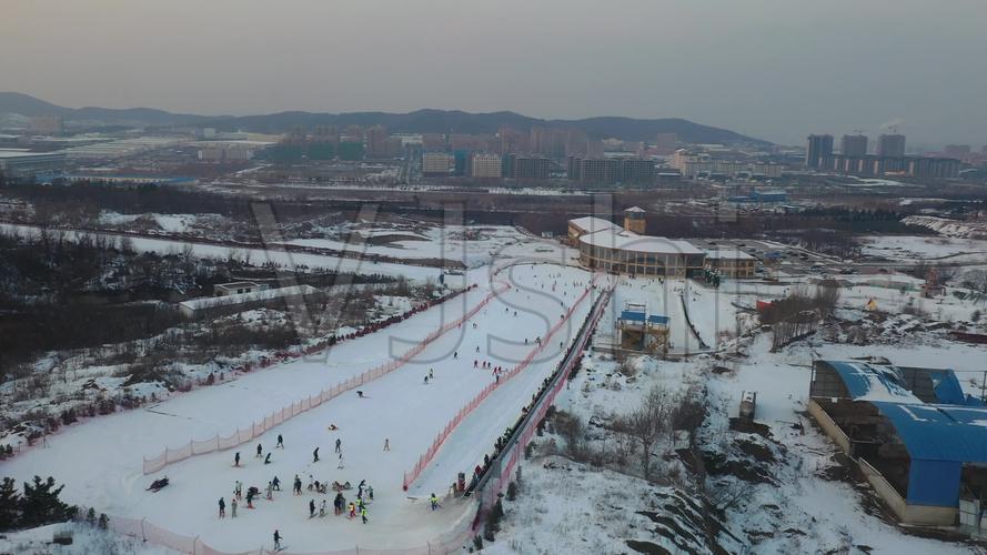 威海风光地中海滑雪场航拍_2688x1512_高清视频素材下载(编号:5306346