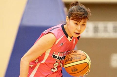 组图:前中国女篮异国征战 李莎莎变身日本国手
