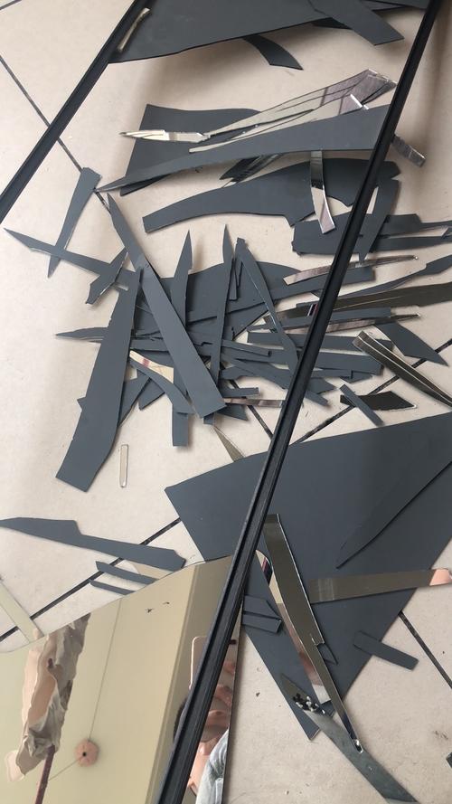 家里的镜子碎了