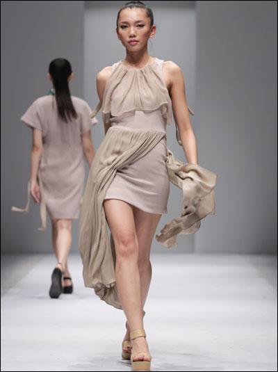 波兰设计师anna pitchouguina秋天品牌服装发布会(图)