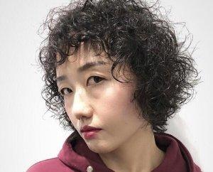胖女人头发少梳短发最好烫一下 中年胖女人梳短烫发时尚减龄又显瘦