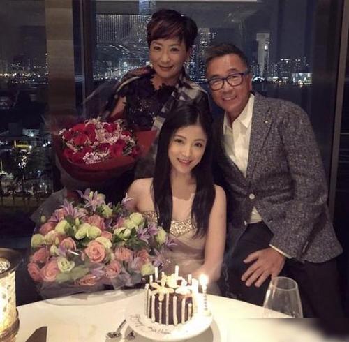 香港名媛陈可欣出轨闺蜜男友爱老公的颜也爱他人的钱