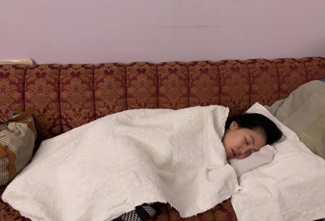 许曦文晒小s睡觉张嘴打呼噜照,另类祝福母亲生日,小s回应太温情