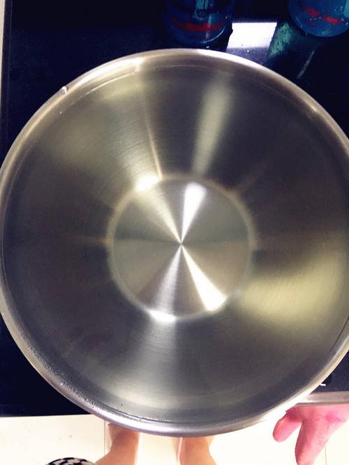 你肯定不知道新不锈钢锅不正确开锅有多可怕