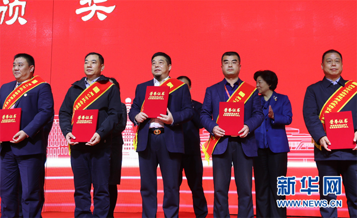图为李平贵获评河南省周口市抗击疫情优秀企业家