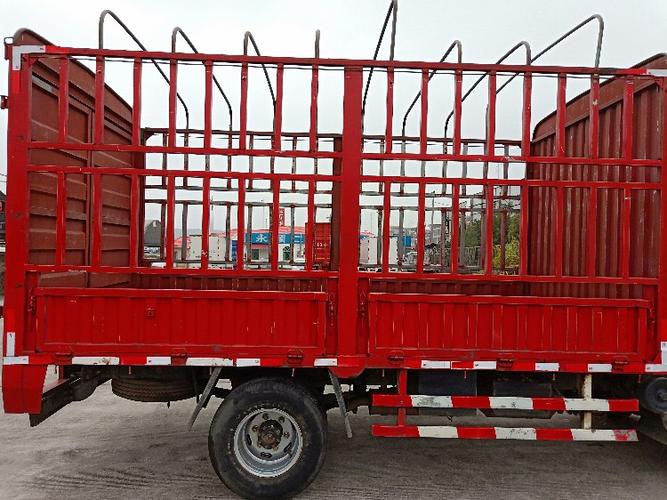 出售-四川现代瑞越栅栏货车