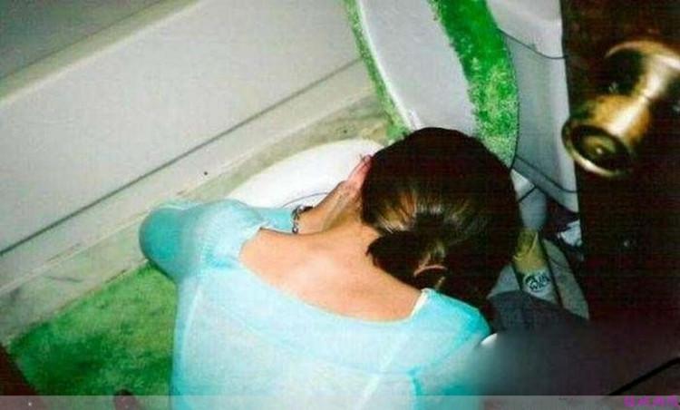 国外美女喝醉酒后的疯狂瞬间