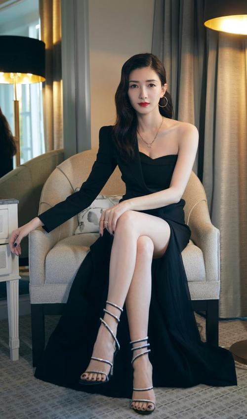 江疏影,黑色长裙,美丽动人