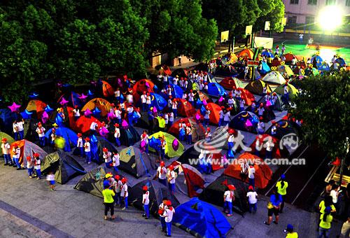 快乐的校园帐篷节