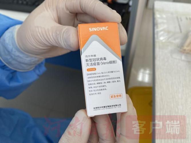 这次接种的新冠疫苗来自北京科兴中维生物技术有限公司,外包装上标注