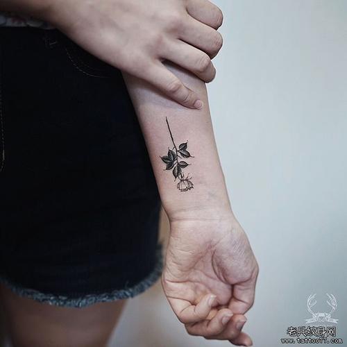 彩色生化武士纹身图案