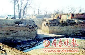 聊城段大运河上土桥闸经考古发掘后重见天日.(资料片)