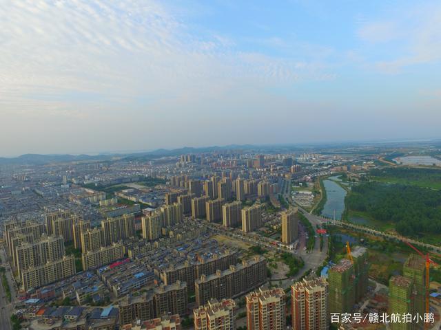 航拍江西九江美丽瑞昌一角,一个不大的县城,看起来有大城市的感觉