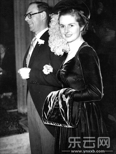 1951年,撒切尔夫人与丹尼斯&middot;撒切尔结婚.