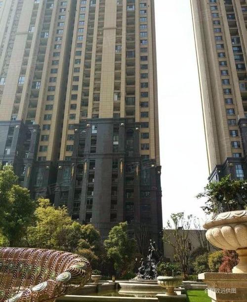 汉街壹号公馆一组团三室两厅三卫19768豪装