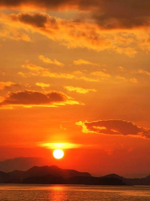 东方红 ,太阳升.今天的日出美翻了!时间20201009