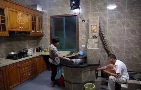给装修公司说,给爸妈说 要偏现代中式风格 我以为效果会是这样的 ▼