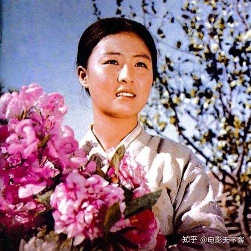 朝鲜电影《卖花姑娘》,看的时候我已经只有7-9岁的样子.