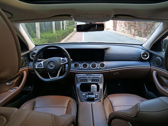 奔驰e300l后减震怎么拆奔驰e300l内饰