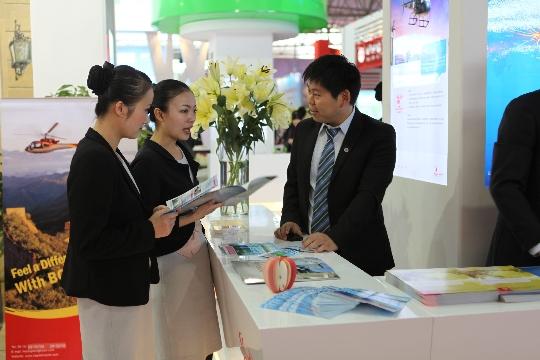首航直升机参加旅交会 接待旅游咨询百余次