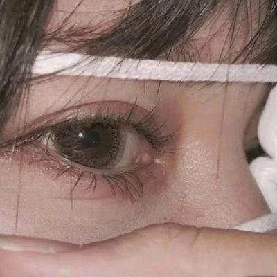 伤感到哭头像一个人流泪哭的很伤心的图片