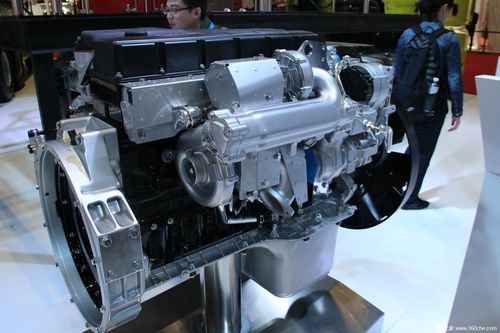 车展 > 2015上海车展中国重汽展台 > 中国重汽发动机变速箱配件展区 >