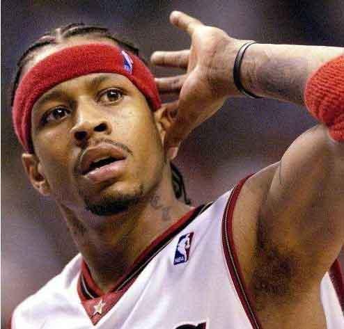 答案艾弗森  是他让我们走向了篮球场.