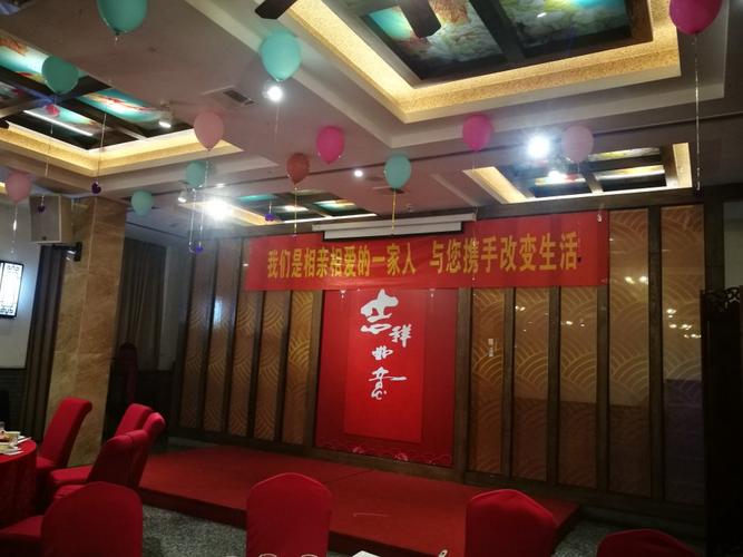 领导规定低调,分部门聚餐,横幅都不出现单位标志!