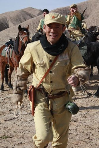 《雪浴昆仑》目前正在海拔4700多米的昆仑山中紧张拍摄,实力演员刘钧