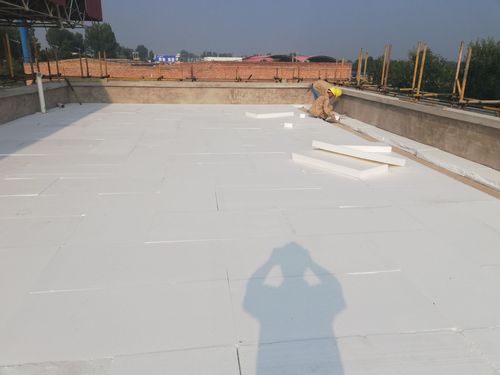 站房屋面保温板铺贴