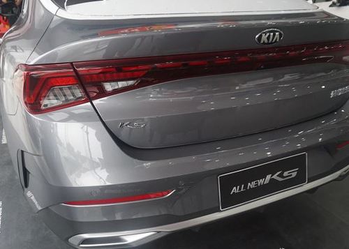 2020款起亚k5凯酷到店,星际灰涂装很运动,2.0t动力足