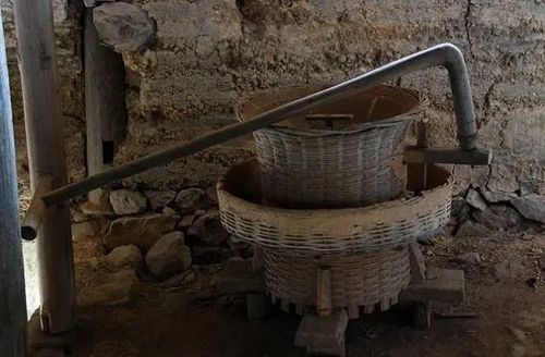 古代没有磨米机,古人是怎么把稻谷去壳变成米的?一粒粒的剥吗?