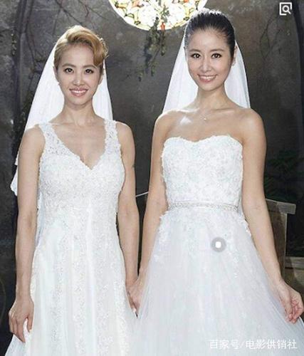 林心如和蔡依林同样穿着婚纱,两个人的气质和脸实在太像了,真怕新郎不