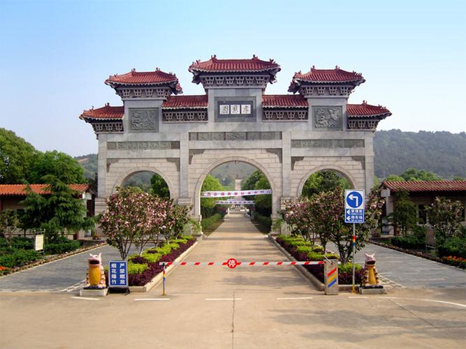 龙泉山孝恩园陵园