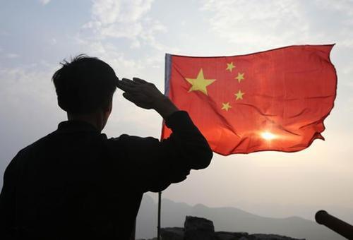 征集国旗时仅15人支持五星红旗3号作品达185人为何选了前者