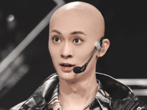 梁森的答案是:"这个发型留了四年了,此前因为工作压力大,影响到了头发