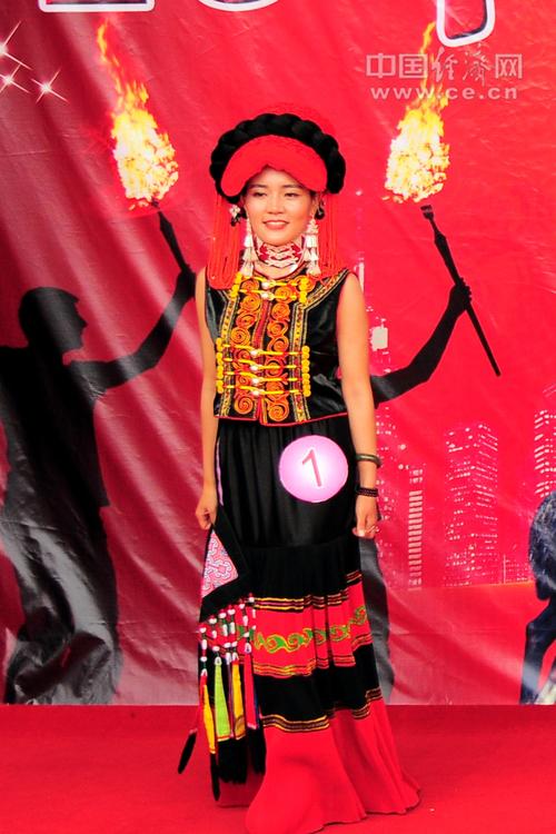 "十佳索玛花":小凉山选出最美彝家女(组图)