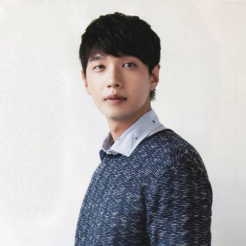 《悲伤时爱你》是崔怡燮执导,宋正琳编剧,池贤宇,朴韩星,柳秀荣