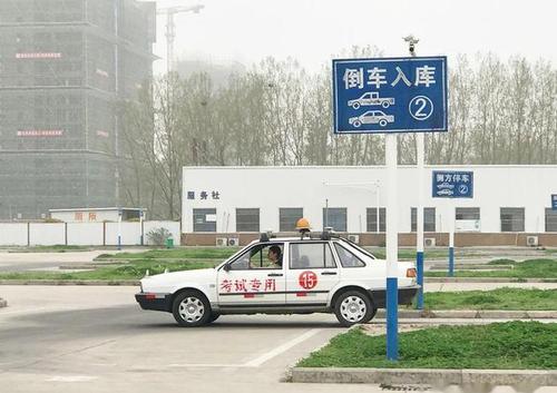 老教练的倒车入库口诀你要记好了