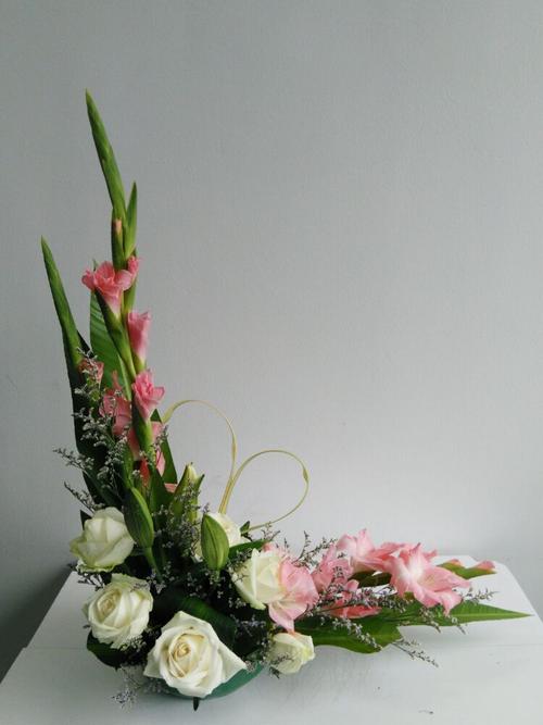 第三款是l型插花,爱是love.加上爱心点缀,主题更突出.