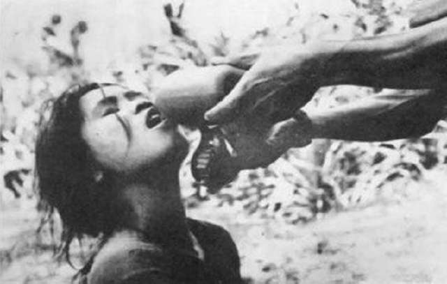 美军是这样对待越南女兵的,美军手上有种药,越南女兵相当惧怕!