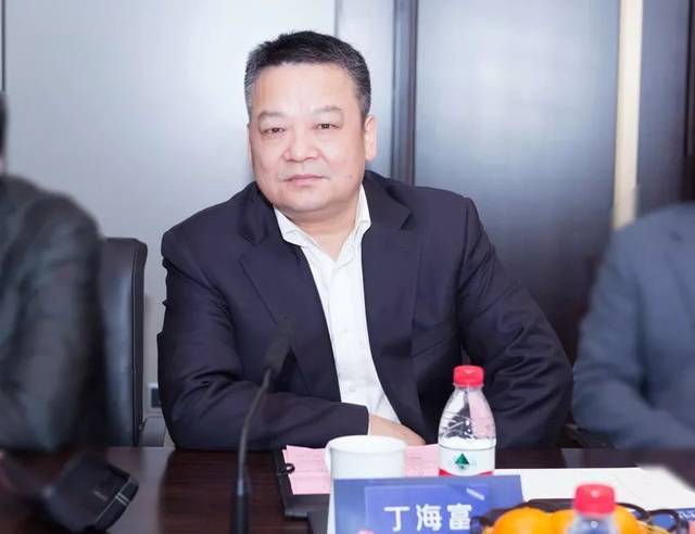 在随后举行的答谢会上,由于集团总裁丁泽成正在北京出差,他特意录制了