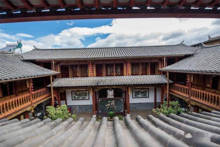 建筑风貌保留了通海古民居的客厅,家堂等传统格局,为玉溪市第一家民俗