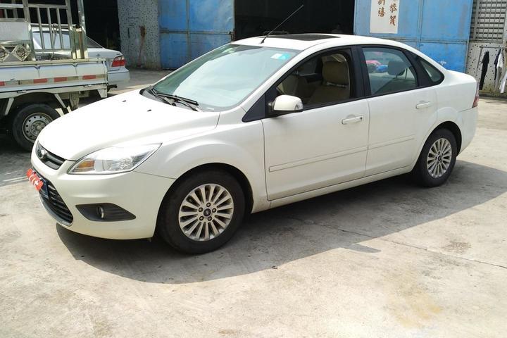 佛山二手福特-福克斯 2013款 三厢经典 1.8l 自动时尚型