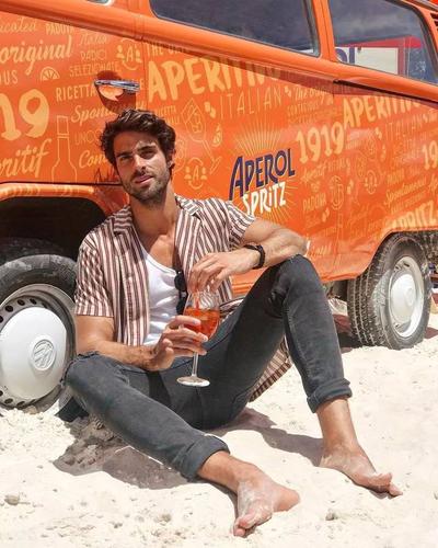 西班牙超级男模,帅气脸庞,猛男身材,满屏的荷尔蒙爆棚