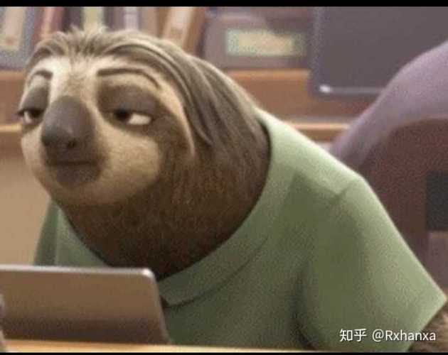 其次他的眼睛单眼皮小小的,每次看人的感觉都有种,疯狂动物城里面那个