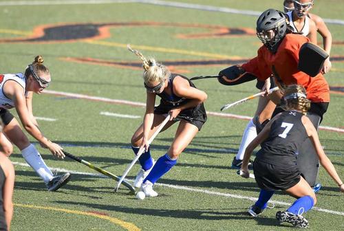 darien field hockey tops stamford