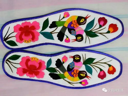 以前小编见过女孩子送给男孩子鞋垫,当时还以为是女孩子炫耀手艺,现在