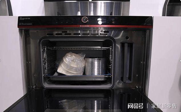 传统集成灶x5bc的内胆升级为蒸烤一体瓷膜防护内胆,具有疏水疏油的