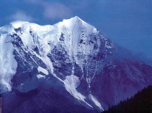 夹金山